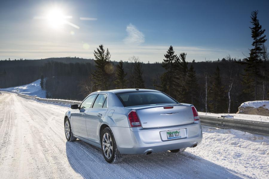  Chrysler 300C Glacier Edition 2013 года  (фото 7 из 31)